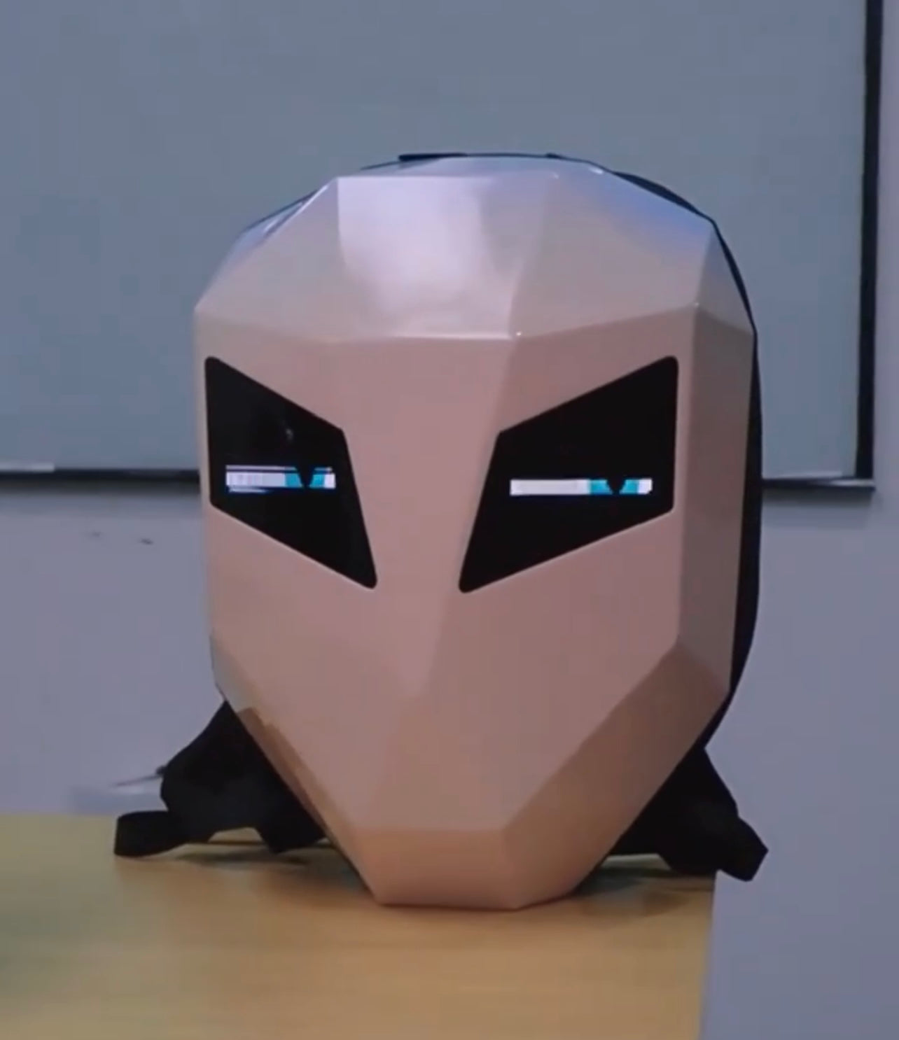 Mochila moto rosa ojos